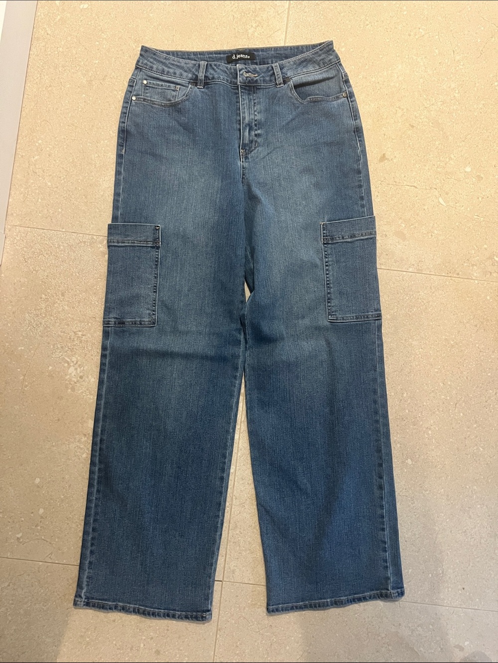 d. jeans Wide-Leg Flare Cargo Jeans in Medium Blue